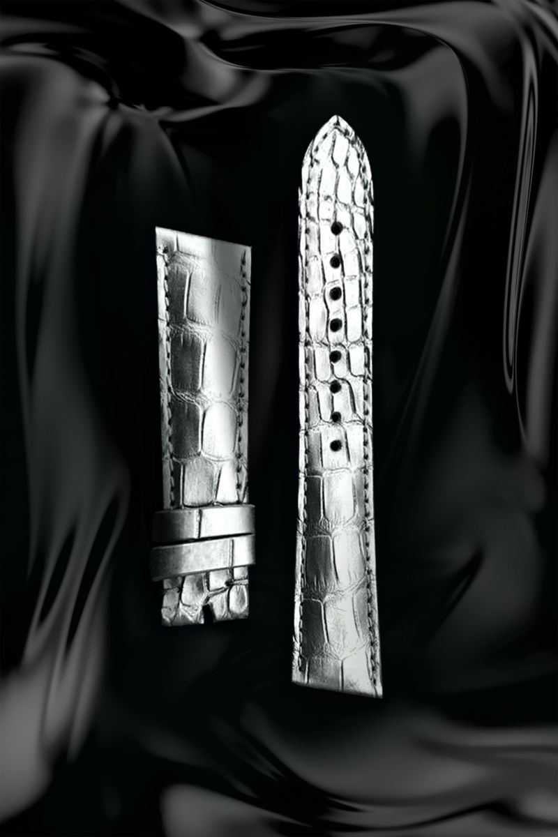 EXCLUSIVE: Classic Strap in Platinum - Plated Alligator leather